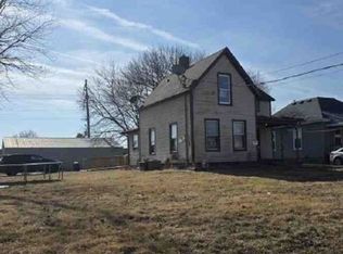 810 E Main St, Aledo, IL 61231