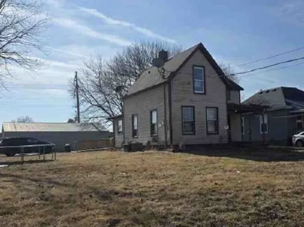 810 E Main St, Aledo, IL 61231