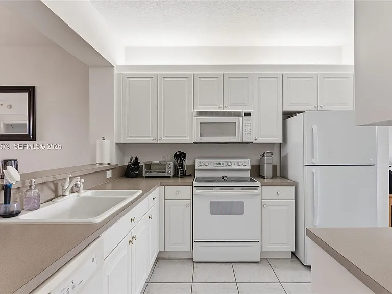 7765 Yardley Dr #313 — Photo 8