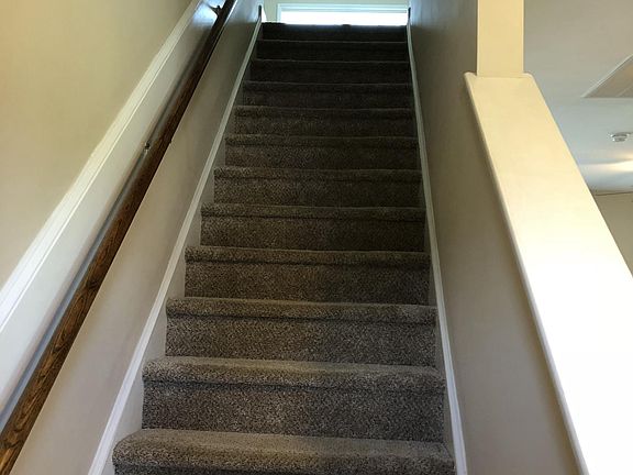 hallway leading to the 2nd floor 