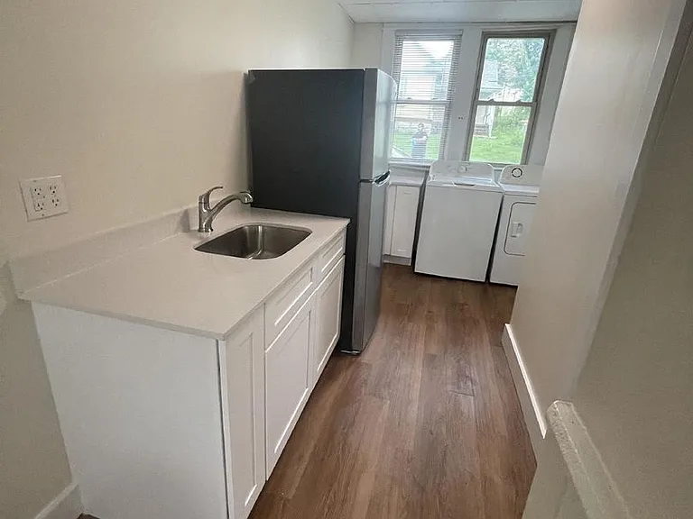 221 E 9th St — Photo 21