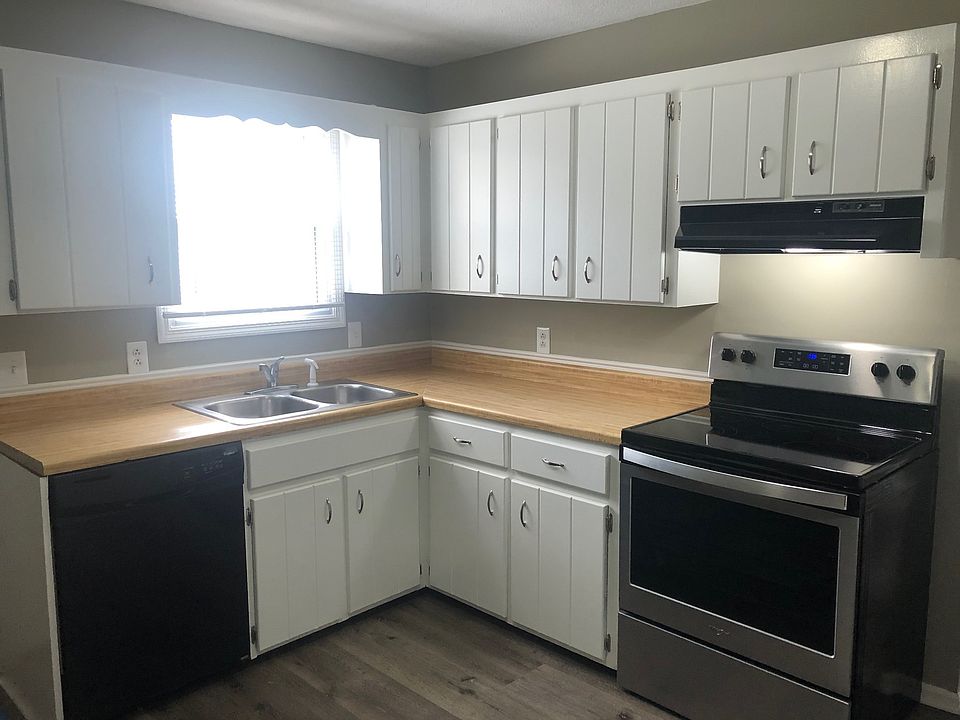 1st image of 140 Hickory Heights Dr #1