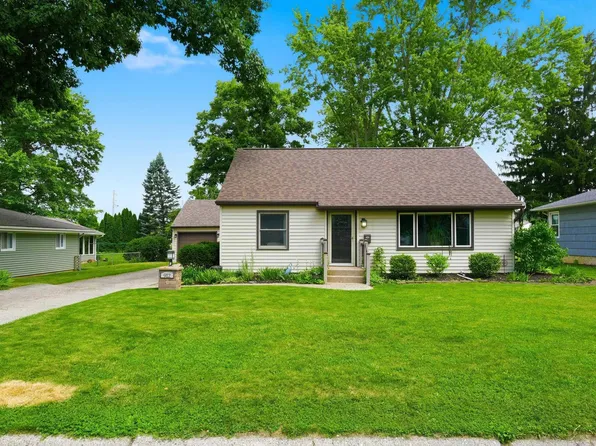 912 E 1st St, Auburn, IN 46706