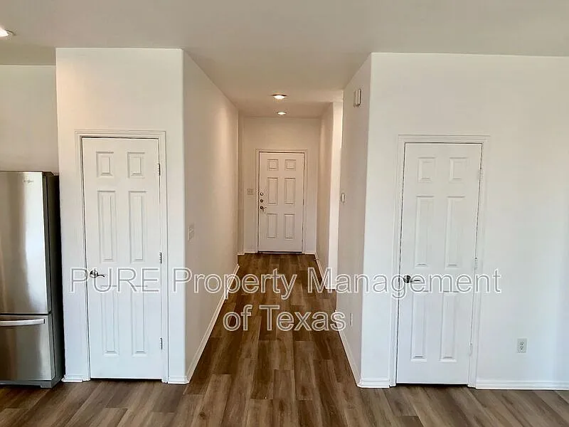 3 bed, 2.0 bath, 1670 sqft, $2,150 — Photo 2