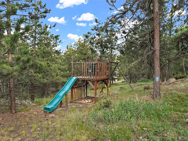 687 Crescent Lake Rd — Photo 32
