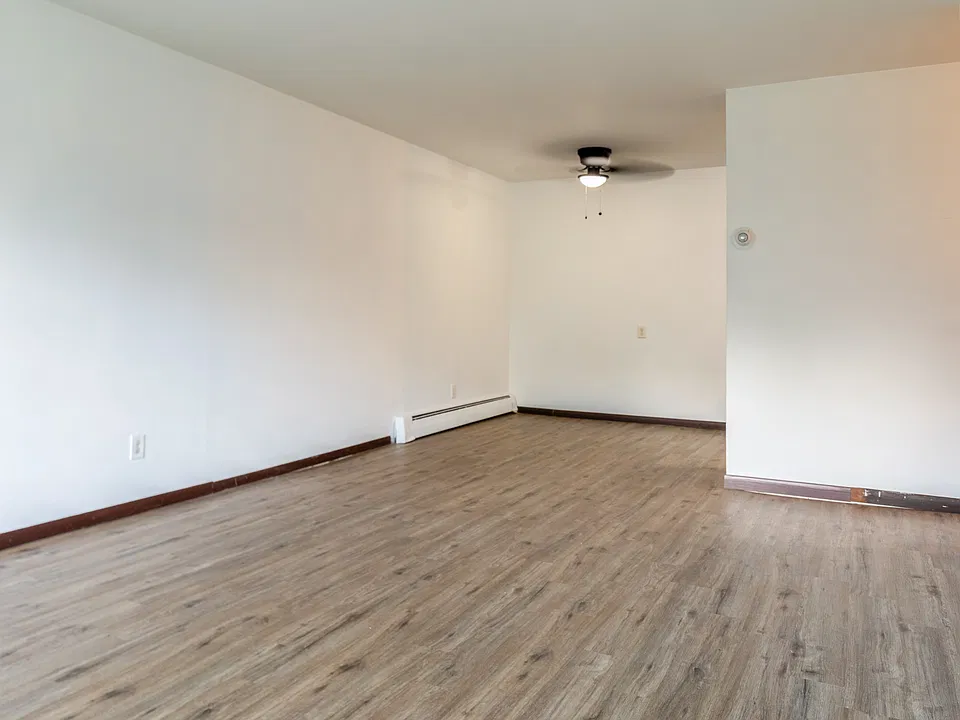 2505-05 Monterey Dr | Living Room & Dining Area