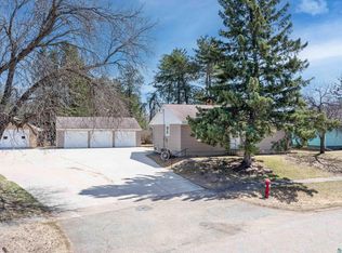 30 Cherry Cir, Babbitt, MN 55706