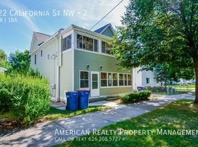 822 California St NW, Grand Rapids, MI