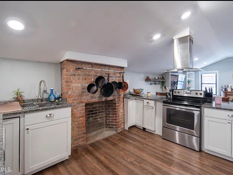 2439 5th Ave #2 — Photo 3