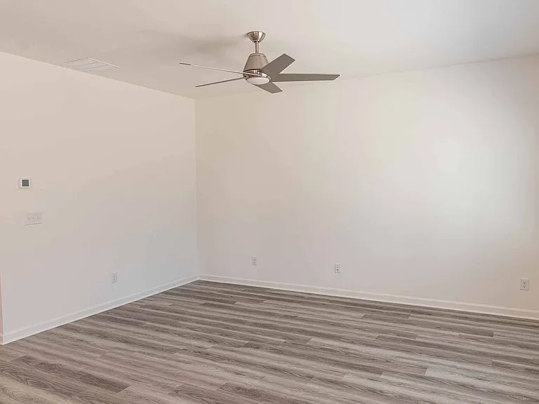 3361 Pepperpike Ct — Photo 8