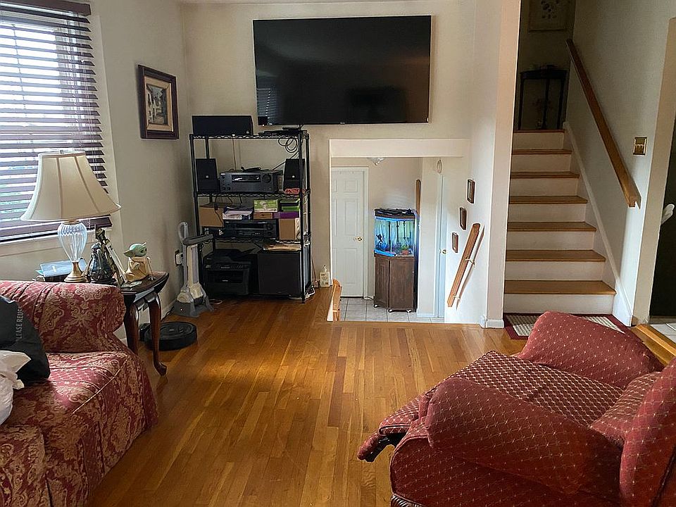 2nd image of 21 Throckmorton Ln
