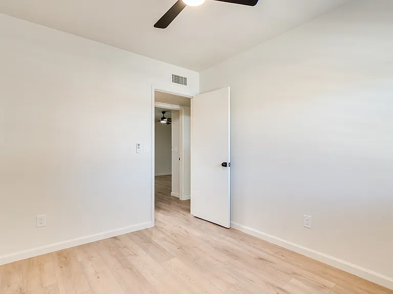 9346 E 5th St #1 — Photo 18