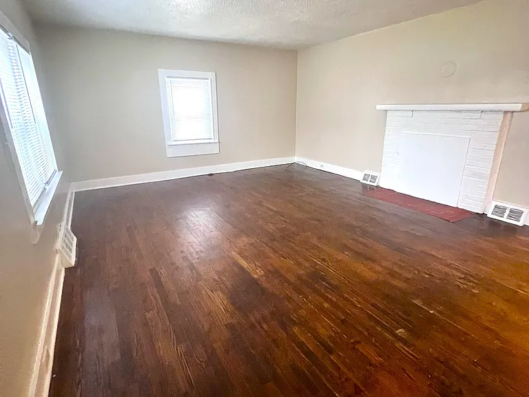 230 E Polo Rd — Photo 3