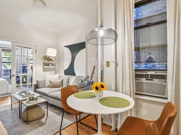 228 W 16th St APT 2A, New York, NY 10011