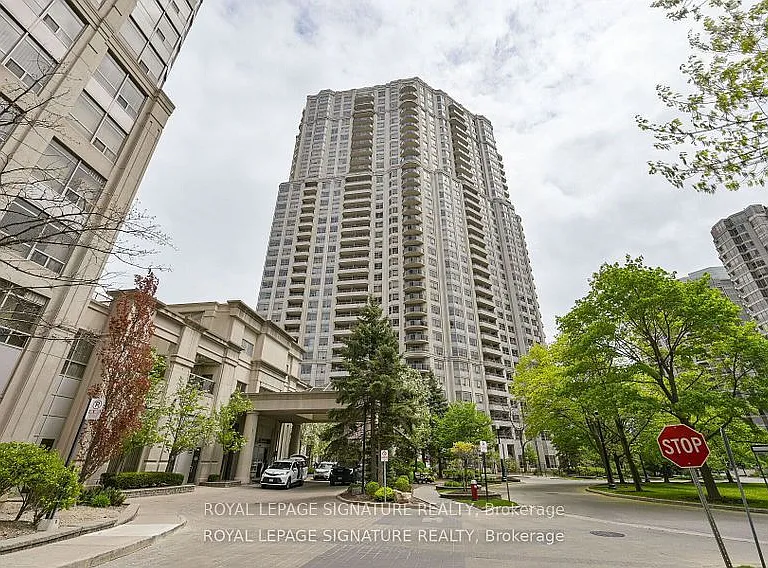 25 Kingsbridge Garden Cir #923 — Photo 2
