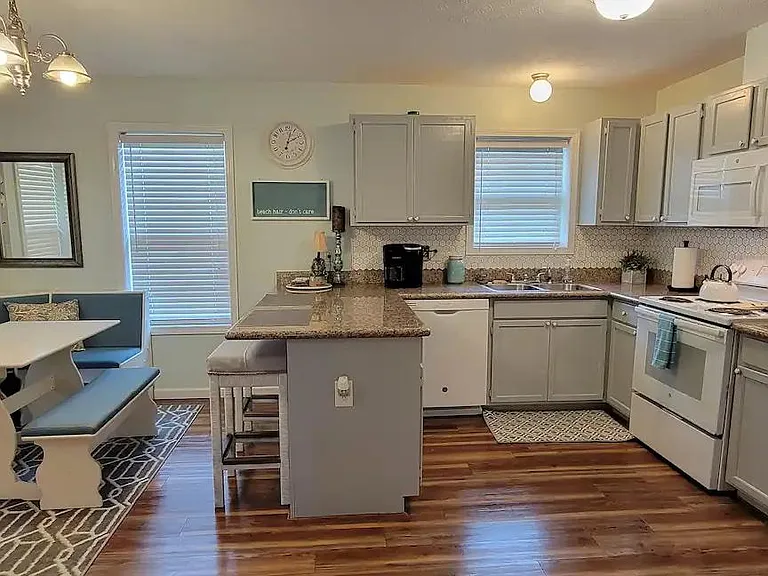 615 Keller St — Photo 7