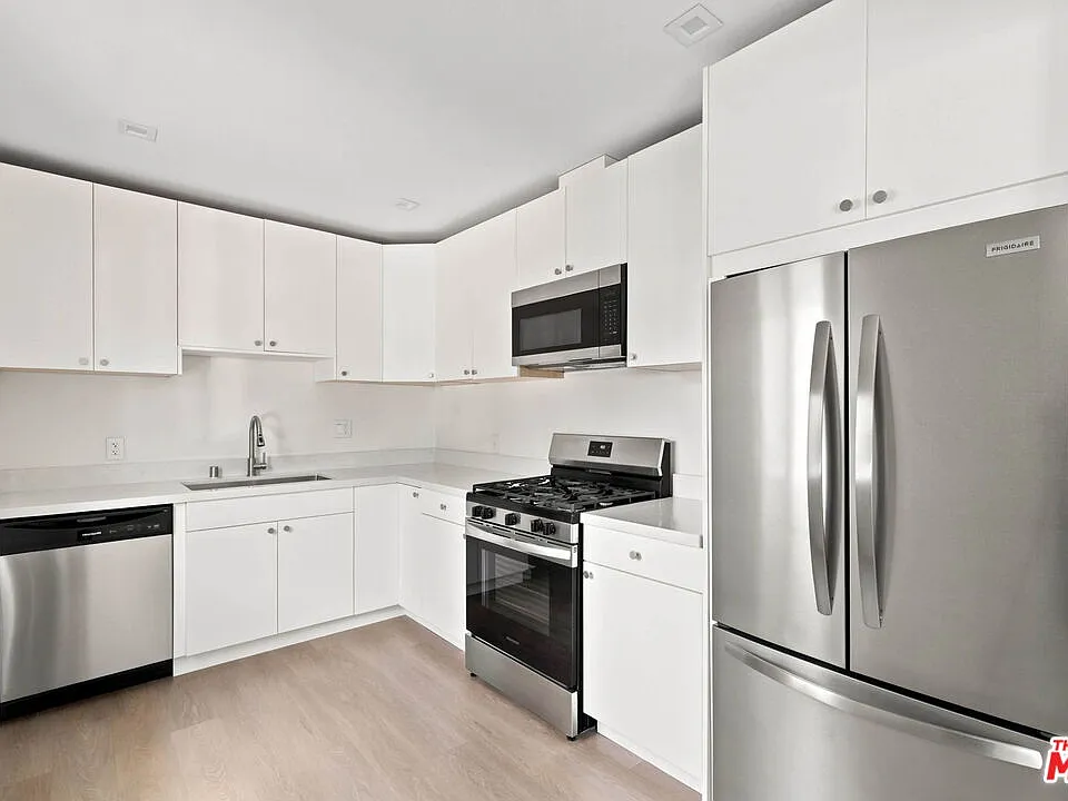 420 S Sepulveda Blvd #5