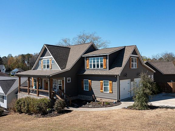 2nd image of 301 Peachtree Cir