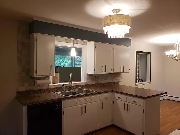 405 Creek Ln — Photo 3