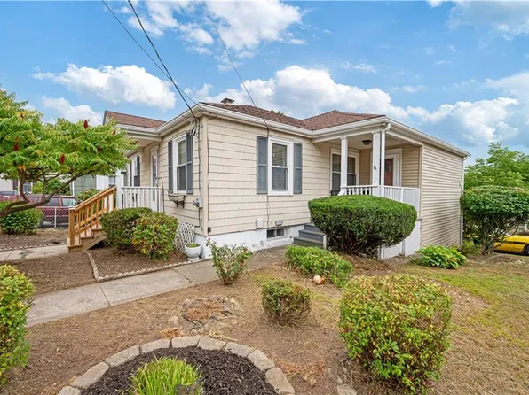 797 Elm St, Woonsocket, RI 02895