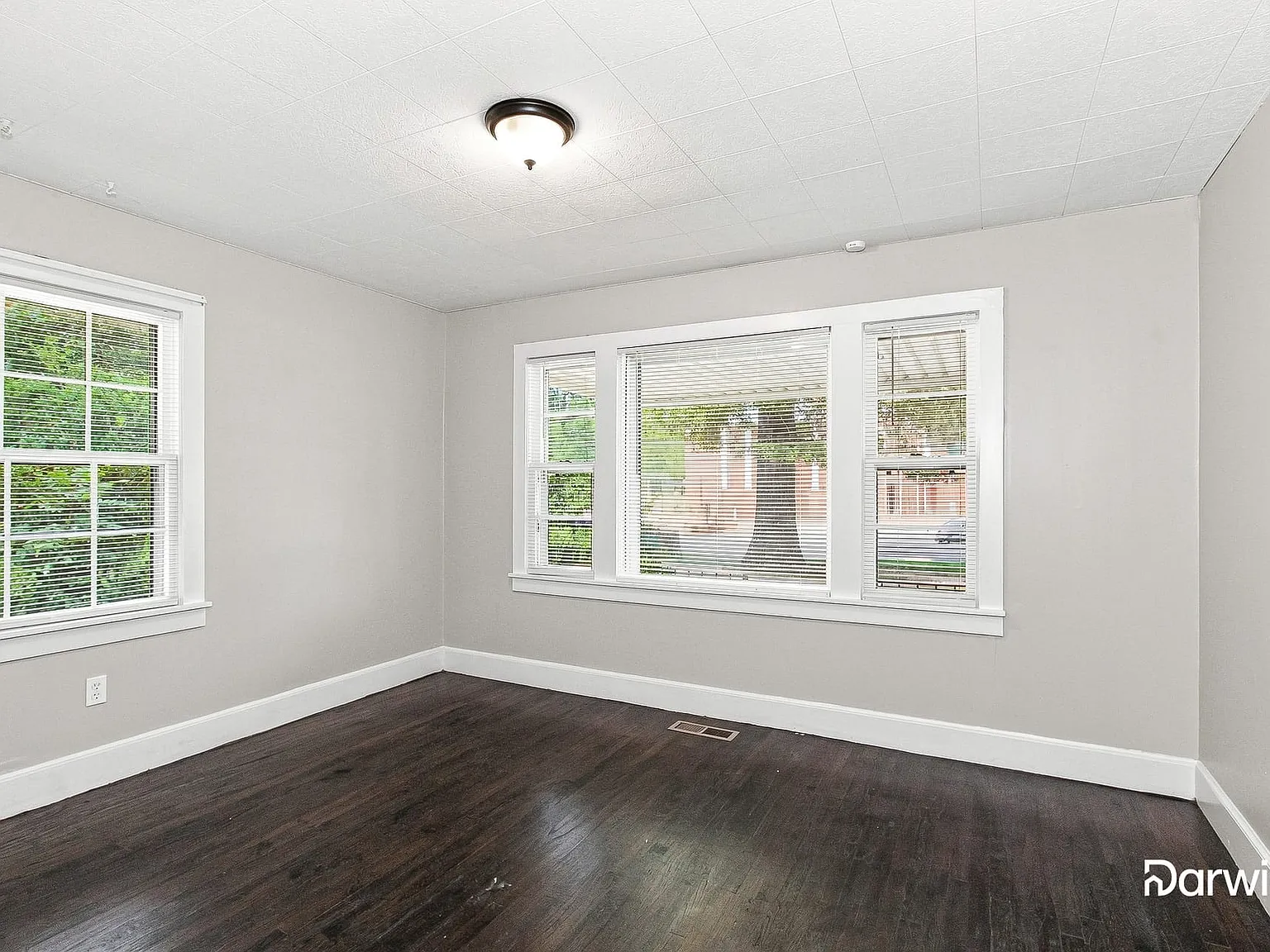 3 bed, 2.0 bath, 1985 sqft, $1,575 — Photo 3