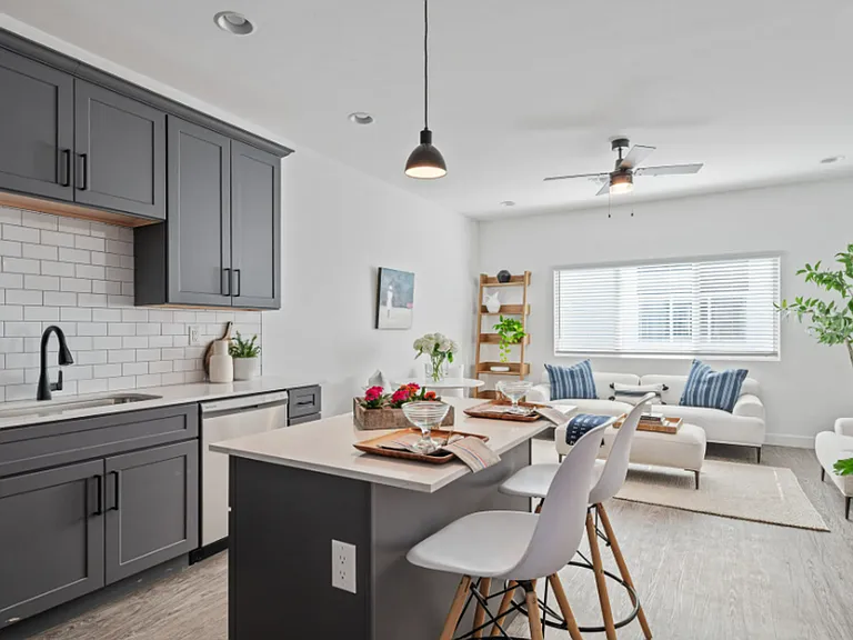 Earll 6 Townhomes — Photo 1