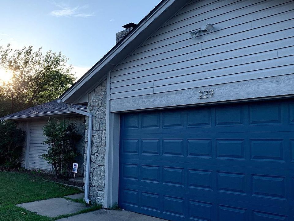 1st image of 229 E Meade Dr
