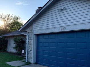 229 E Meade Dr, Yukon, OK 73099