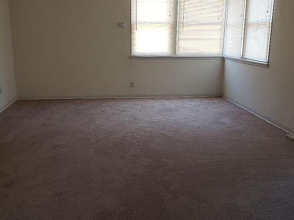 2nd image of 2607 1/2 W Grand Ave