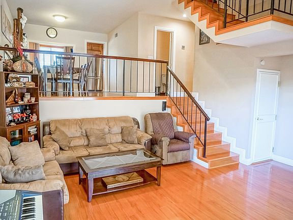 3rd image of 1711 Grismer Ave APT 100