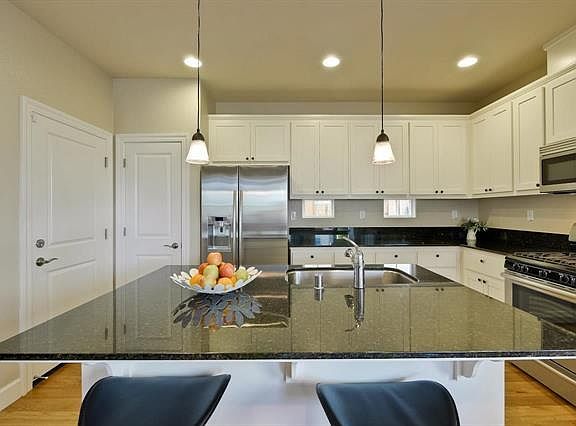 3rd image of 5388 Chesbro Ave
