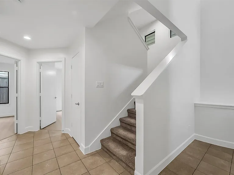650 Westcross St #70 — Photo 10
