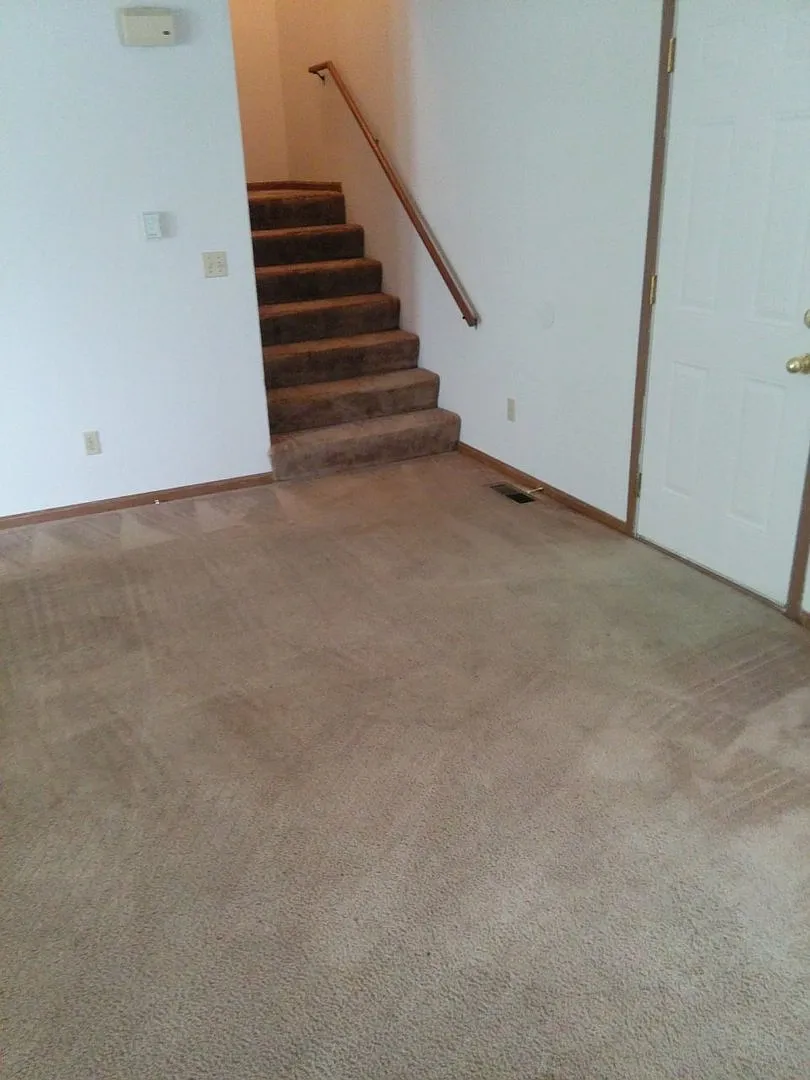 Great 2 Bed 2 Bath 1 Car Garage Split Level Duplex — Photo 4