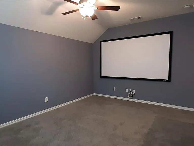 325 Kennewick Dr — Photo 14