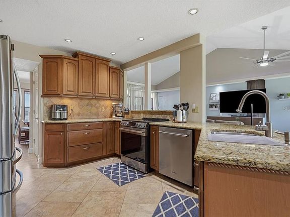 3rd image of 16043 PENWOOD DRIVE