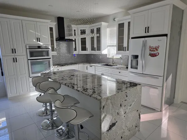 3345 Maiden Ln, Sarasota, FL 34231