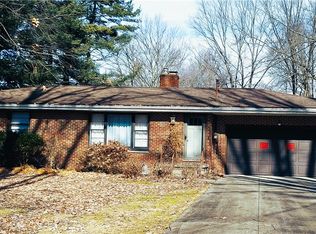 1049 Green Valley Dr, Akron, OH