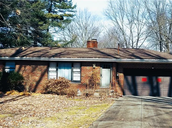 1049 Green Valley Dr, Akron, OH 44319