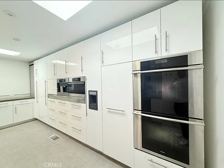 1801 Roscomare Rd — Photo 11