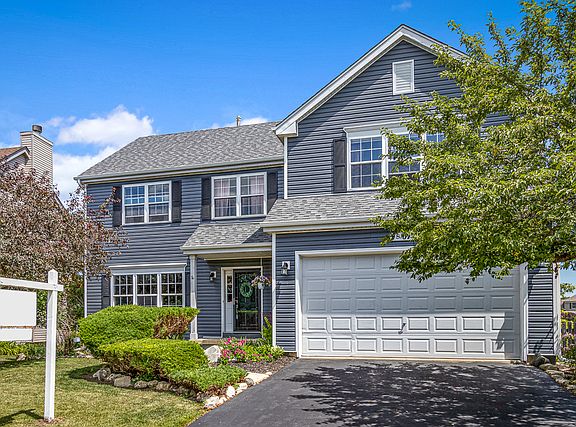 3rd image of 1S077 Mill Creek Cir E
