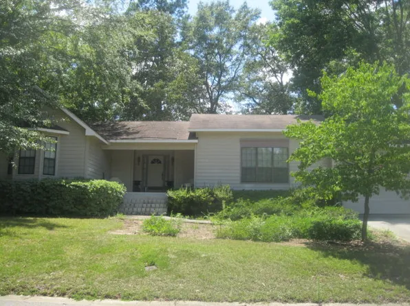 1202 King Edward Dr, Dublin, GA 31021