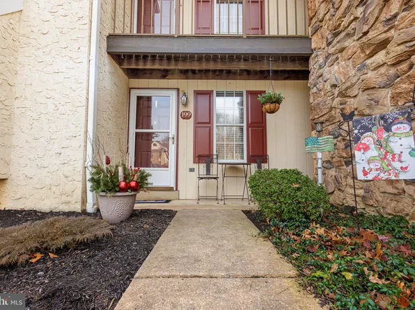 199 Oak Knoll Cir, Millersville, PA 17551