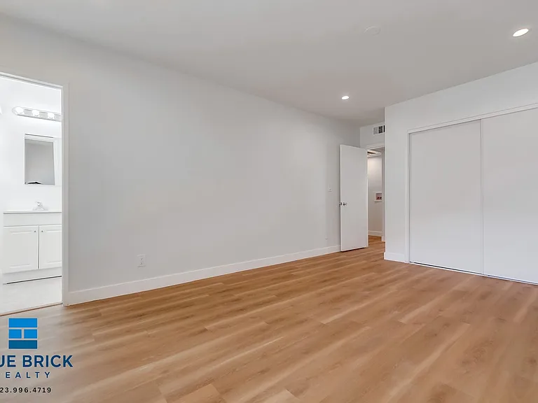 5415 Corteen Pl #22 — Photo 17