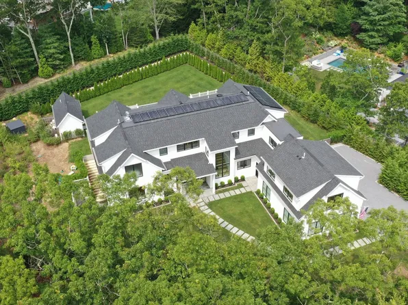 1 Wooded Oak Ln, East Hampton, NY 11937