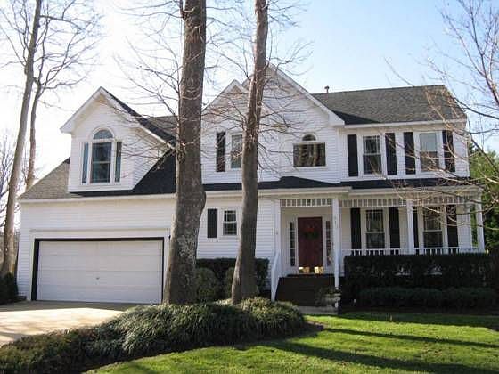 1st image of 913 Blackthorne Dr
