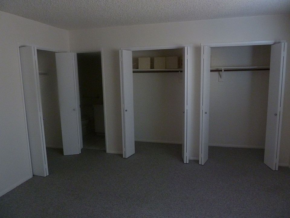 1st image of 5301 Yarmouth Ave Unit 8