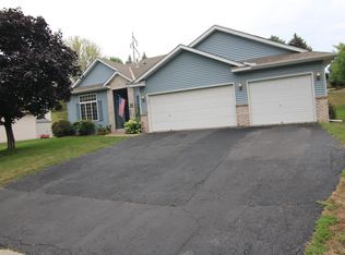 1052 Pond Curv, Waconia, MN 55387