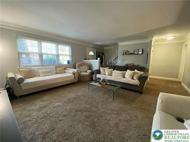 1656 Angela Dr — Photo 4