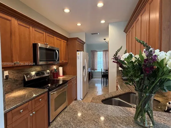 724 NW 170th Ter, Pembroke Pines, FL 33028