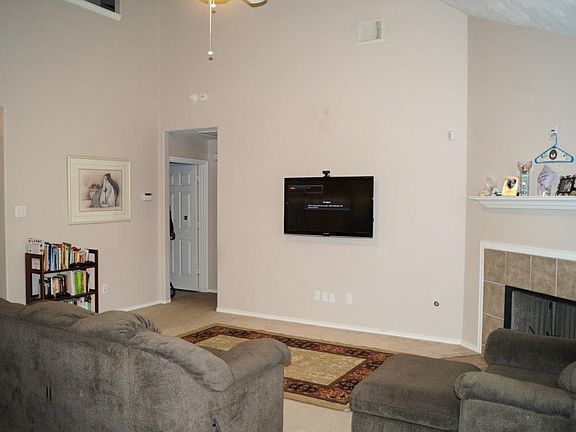5th image of 4102 Caneshaw Dr